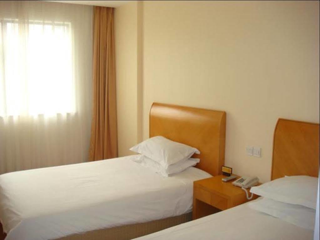 7 Days Inn Shanghai Xujiahui Caobao Road Subway Station Branch Xuhui Esterno foto
