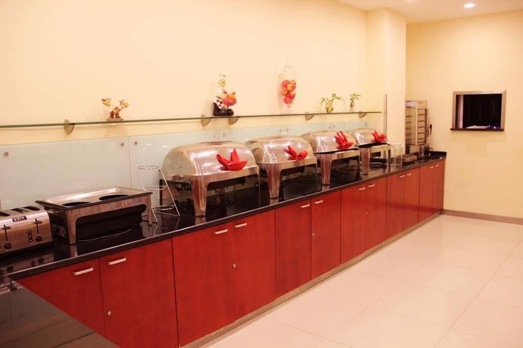 7 Days Inn Shanghai Xujiahui Caobao Road Subway Station Branch Xuhui Esterno foto