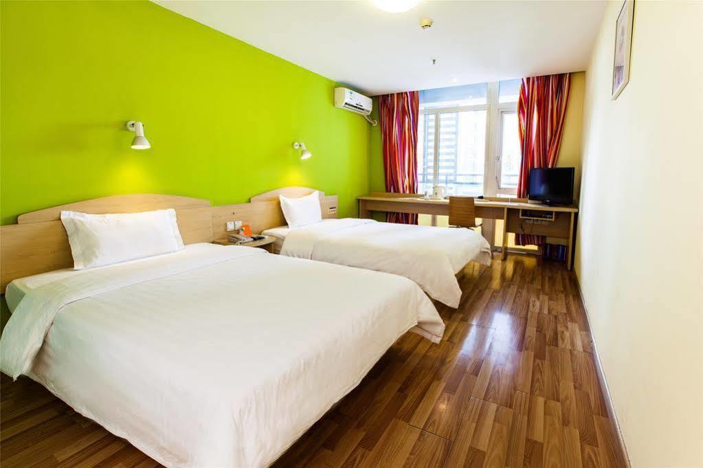 7 Days Inn Shanghai Xujiahui Caobao Road Subway Station Branch Xuhui Esterno foto