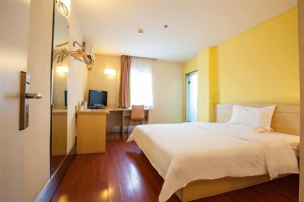 7 Days Inn Shanghai Xujiahui Caobao Road Subway Station Branch Xuhui Esterno foto
