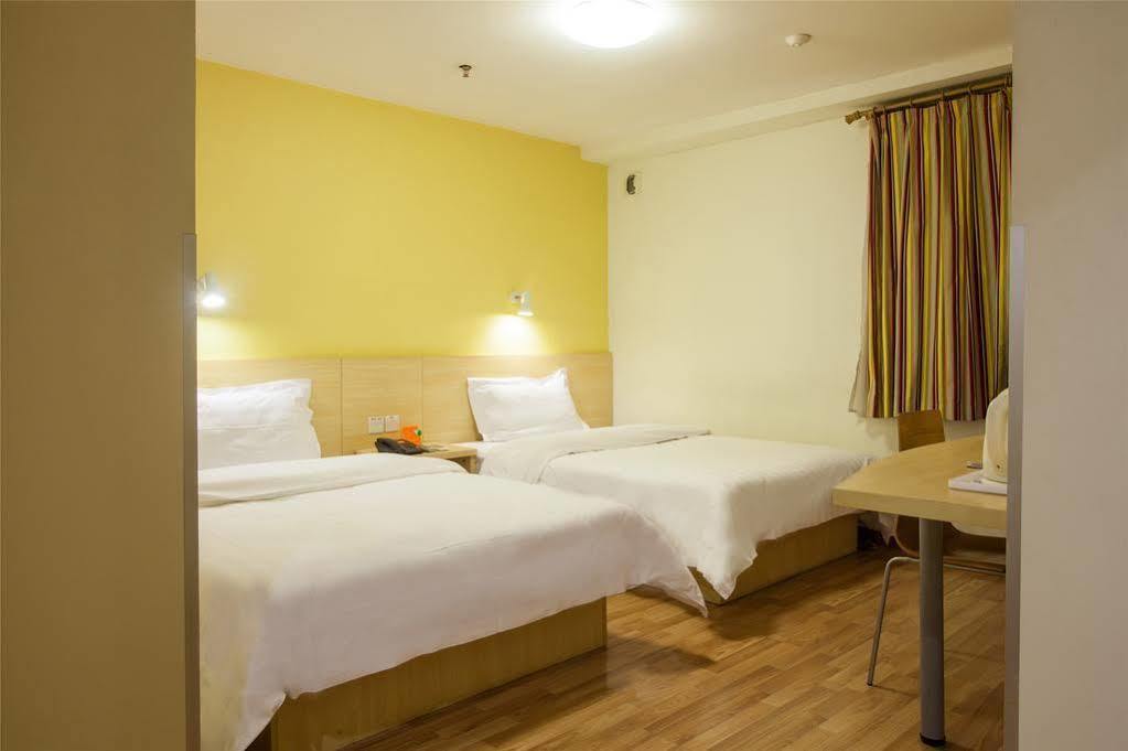 7 Days Inn Shanghai Xujiahui Caobao Road Subway Station Branch Xuhui Esterno foto