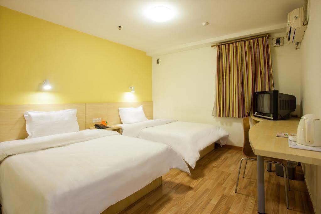 7 Days Inn Shanghai Xujiahui Caobao Road Subway Station Branch Xuhui Esterno foto